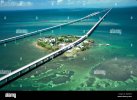 florida-keys-seven-mile-bridge-aerial-green-water-blue-sky-background-AW0D53.jpg